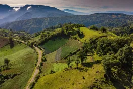 Green rolling hills and mountains in Costa Rice (Raul Cole/Shutterstock)  